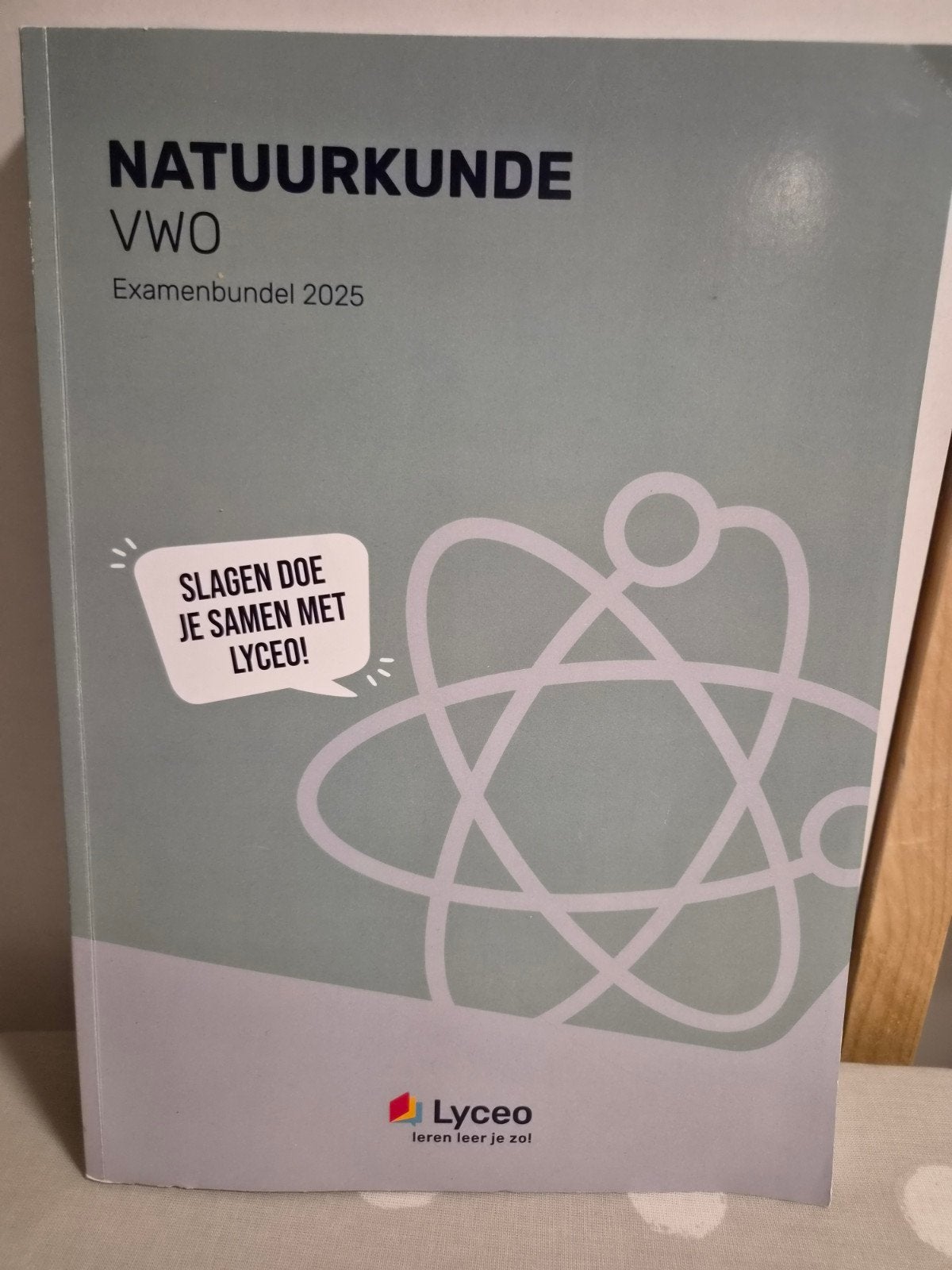Examenbundel 2025 VWO Natuurkunde Lyceo, Ophalen of Verzenden, Zo goed als nieuw, Programmeertaal of Theorie