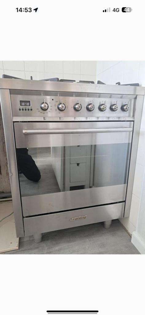 Smeg gasfornuis 70cm breed, Witgoed en Apparatuur, Fornuizen, 60 cm of meer, Ophalen of Verzenden, Zo goed als nieuw, Gas