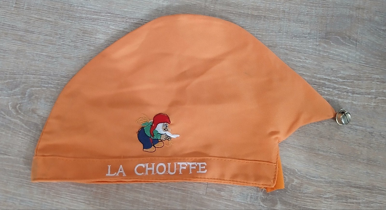 Oranje La Chouffe muts met belletje, Ophalen of Verzenden, Zo goed als nieuw, One size fits all