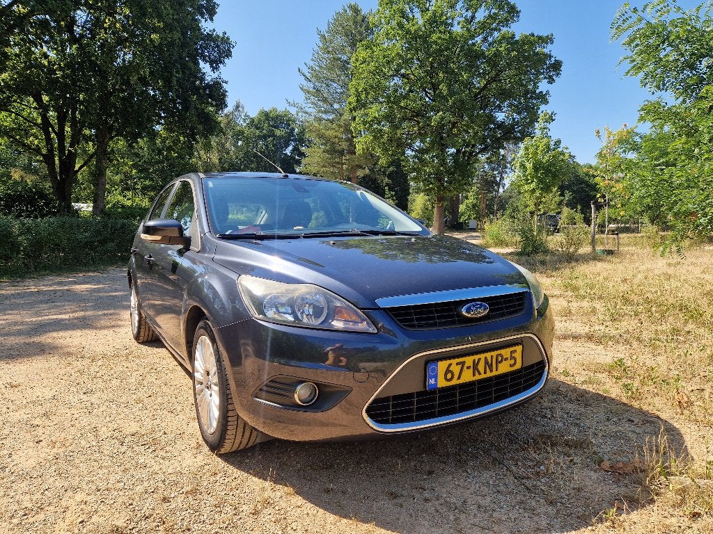 Ford Focus 1.8 2010 | 139.000 km, nw APK, nw navi, trekhaak, Auto's, 4 cilinders, 1207 kg, Grijs, Particulier