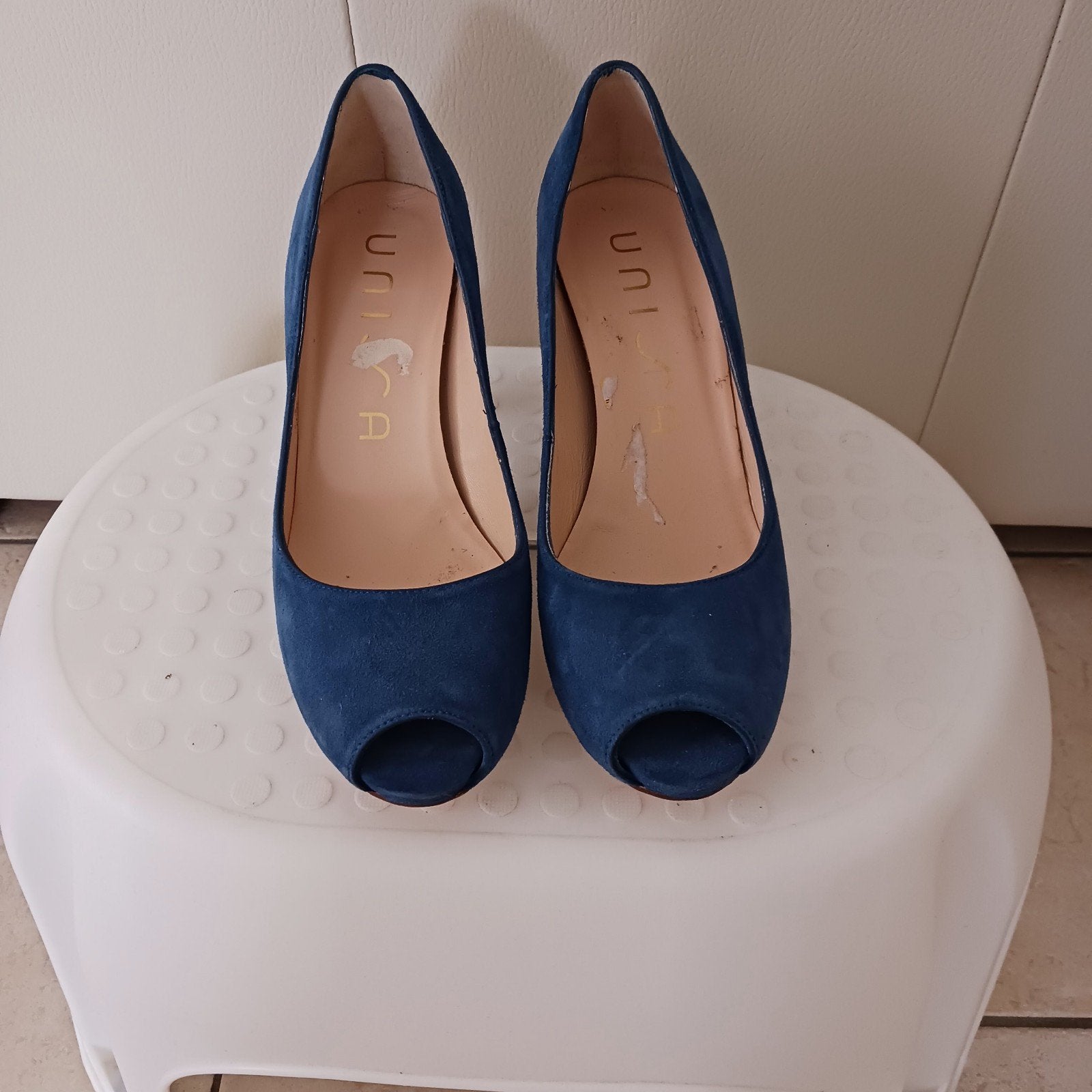 Damespump Unisa blauw suède 37 z.g.a.n, Pumps, Blauw, Ophalen of Verzenden, Zo goed als nieuw