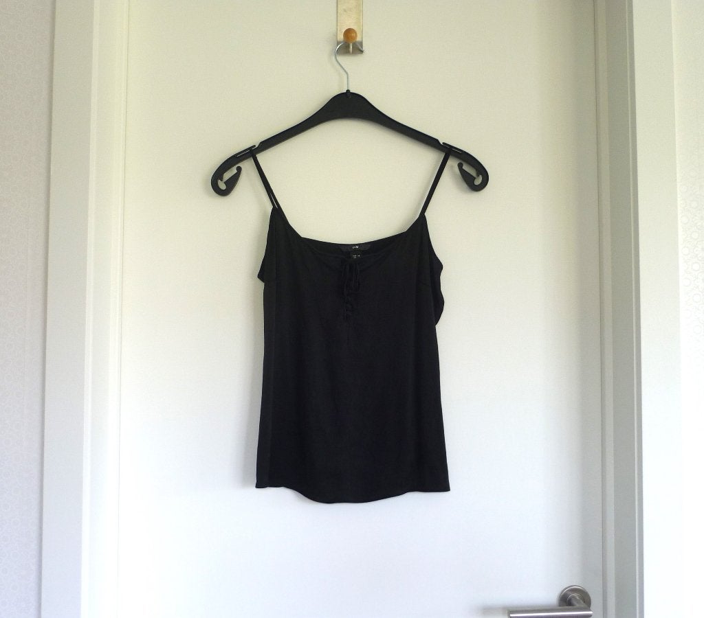 Zwarte satijnen top van H&M Maat 38, Kleding | Dames, Maat 38/40 (M), Zwart, Ophalen of Verzenden, Zonder mouw