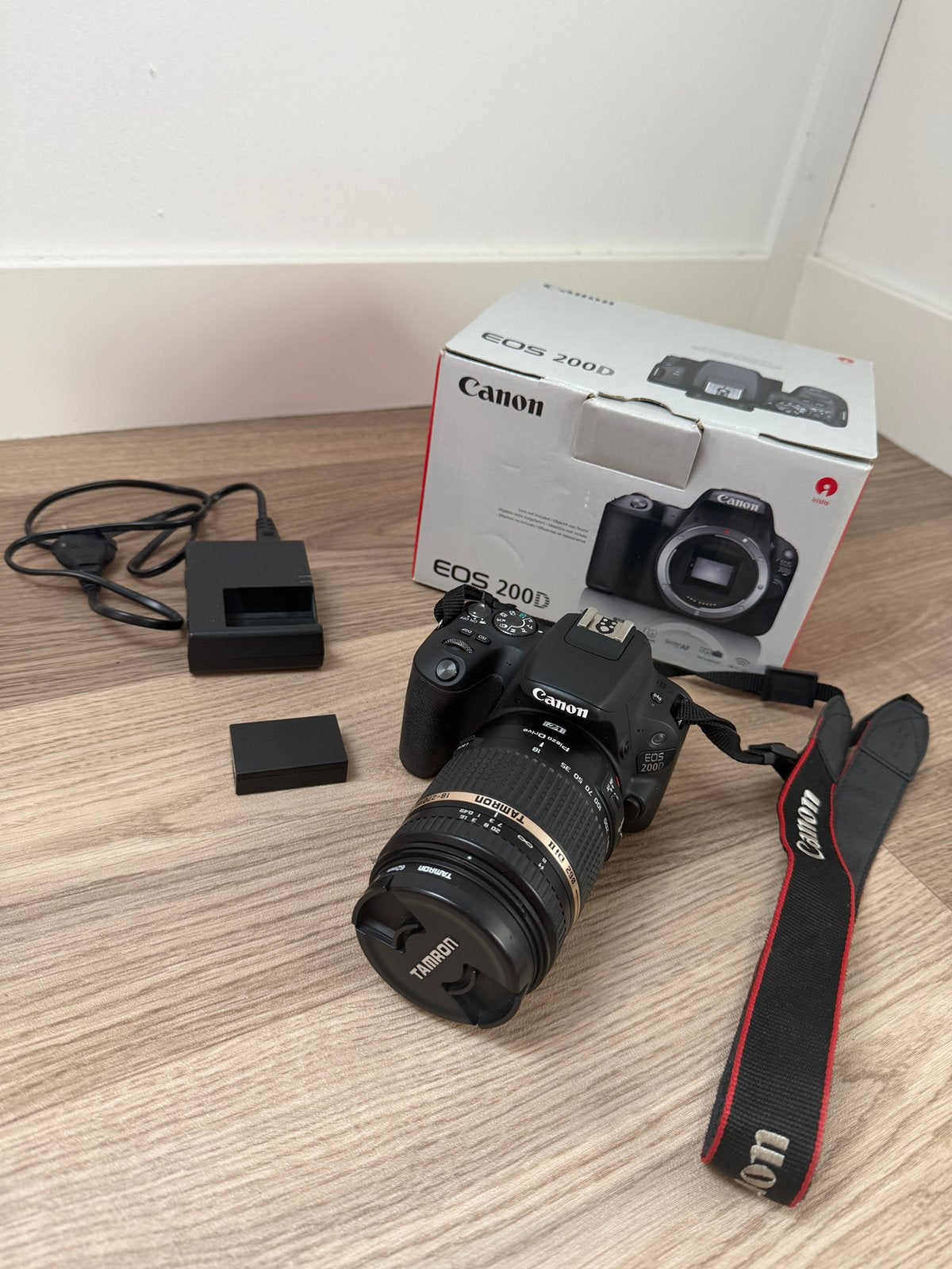 Canon EOS 200D met Tamron 62 mm lens, Ophalen, Zo goed als nieuw, Canon, 8 keer of meer
