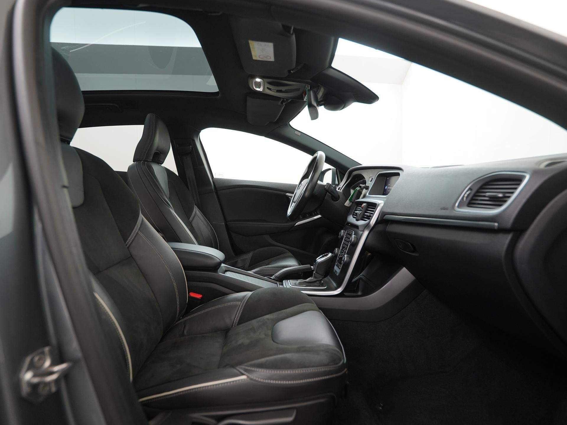 Volvo V40 1.5 T3 Polar+ Sport | Panoramadak | Trekhaak | Har, Auto's, Volvo, Euro 6, 4 cilinders, Origineel Nederlands, 152 pk