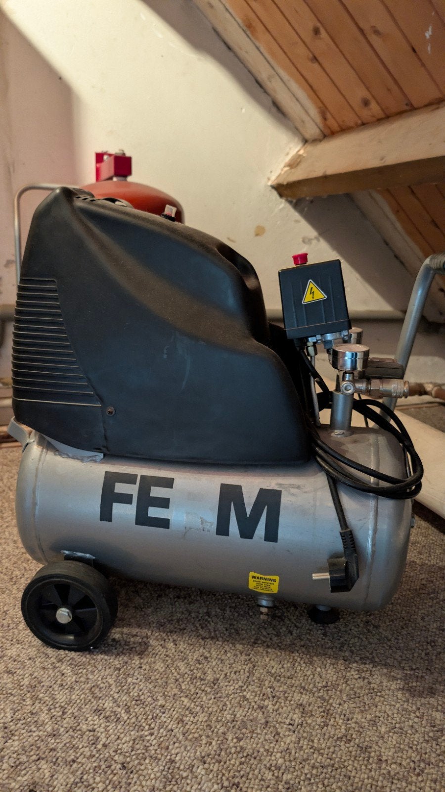FERM Compressor CRM1042 - Olievrij, 24L, 1.5pk, Ophalen, Mobiel, Gebruikt, 6 tot 10 bar