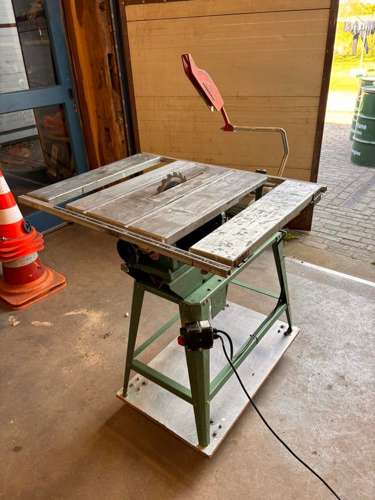Zaagtafel, Doe-het-zelf en Verbouw, Ophalen, Cirkelzaag, 600 tot 1200 watt, Zo goed als nieuw