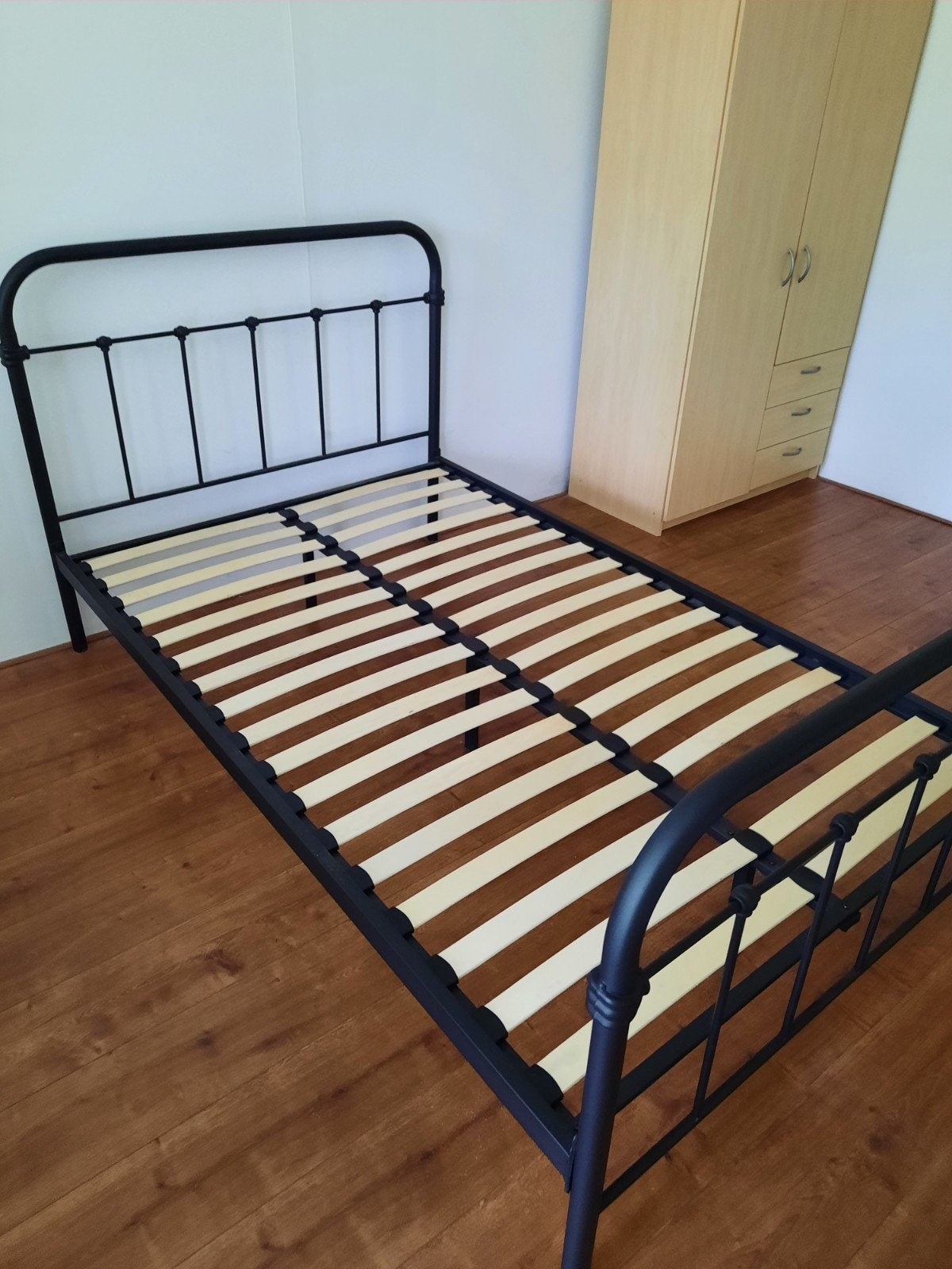 Bed, Ophalen, Zwart, Zo goed als nieuw, Twijfelaar