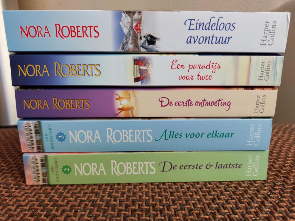 Nora Roberts Boekenpakket: 5 Romans van HarperCollins, Ophalen of Verzenden, Zo goed als nieuw, Nora Roberts