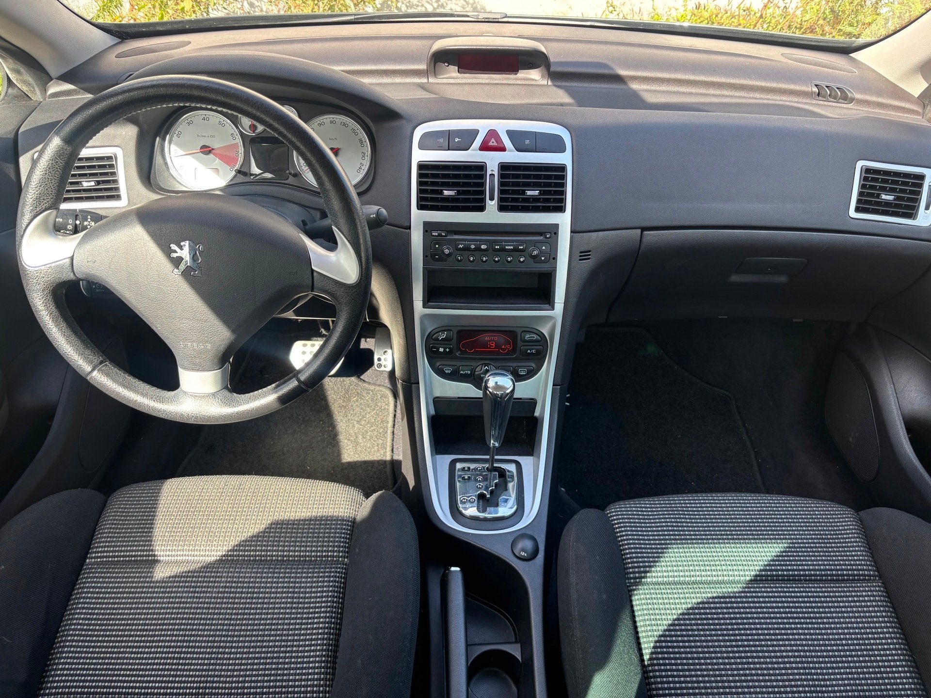 Peugeot 307 CC 2.0-16V | Automaat | Cabrio | Airco | El. Ram, Auto's, Gebruikt, 4 cilinders, Cabriolet, 4 stoelen