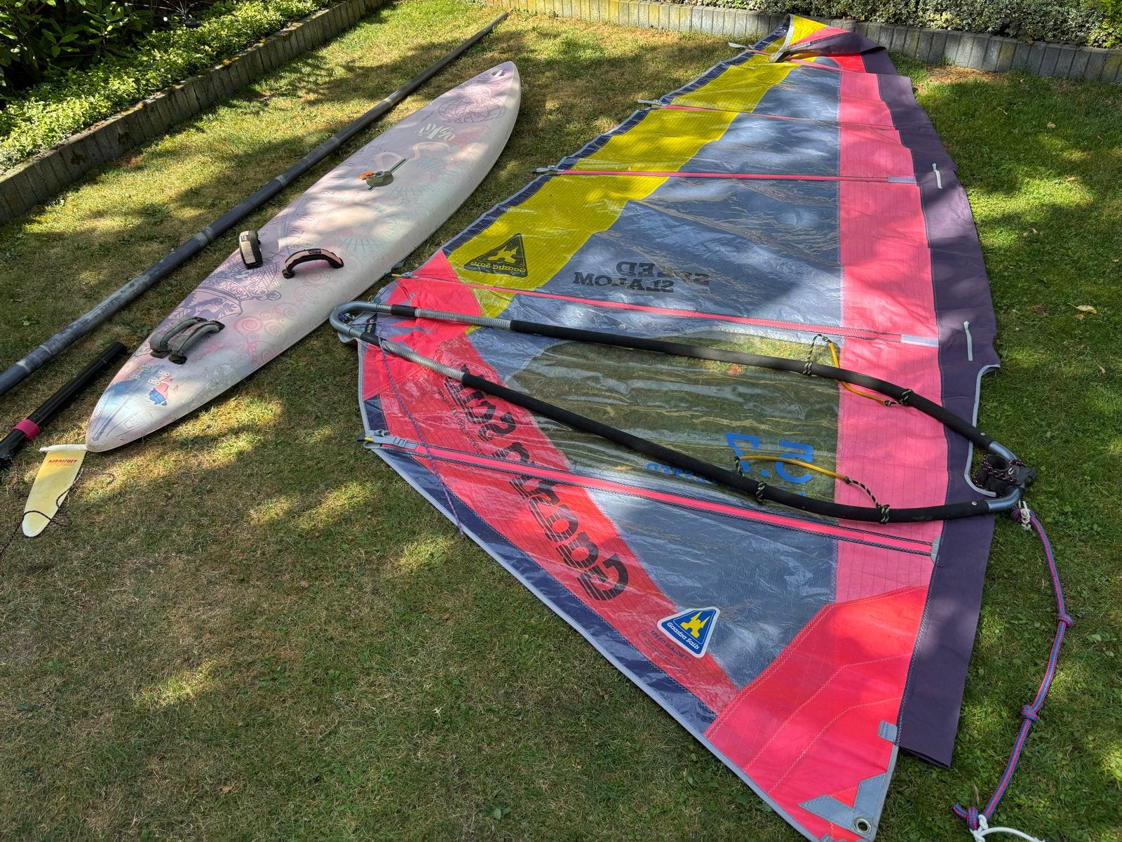 Complete Surfset Bic Adagio met 2 Zeilen (5.7 & 5.0), Watersport en Boten, Windsurfen, Ophalen, 250 tot 300 cm, Gebruikt, 5 tot 6.5 m²