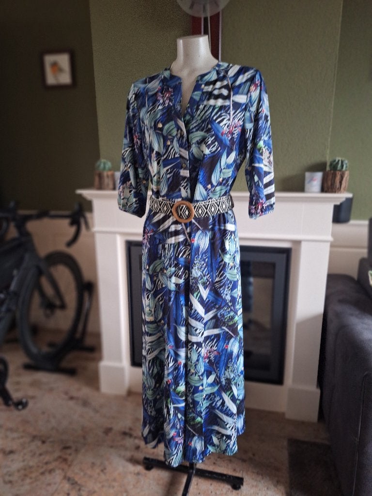 K-design jurk schitterende lange met gebreide riem L, K-design, Maat 42/44 (L), Zo goed als nieuw, Onder de knie