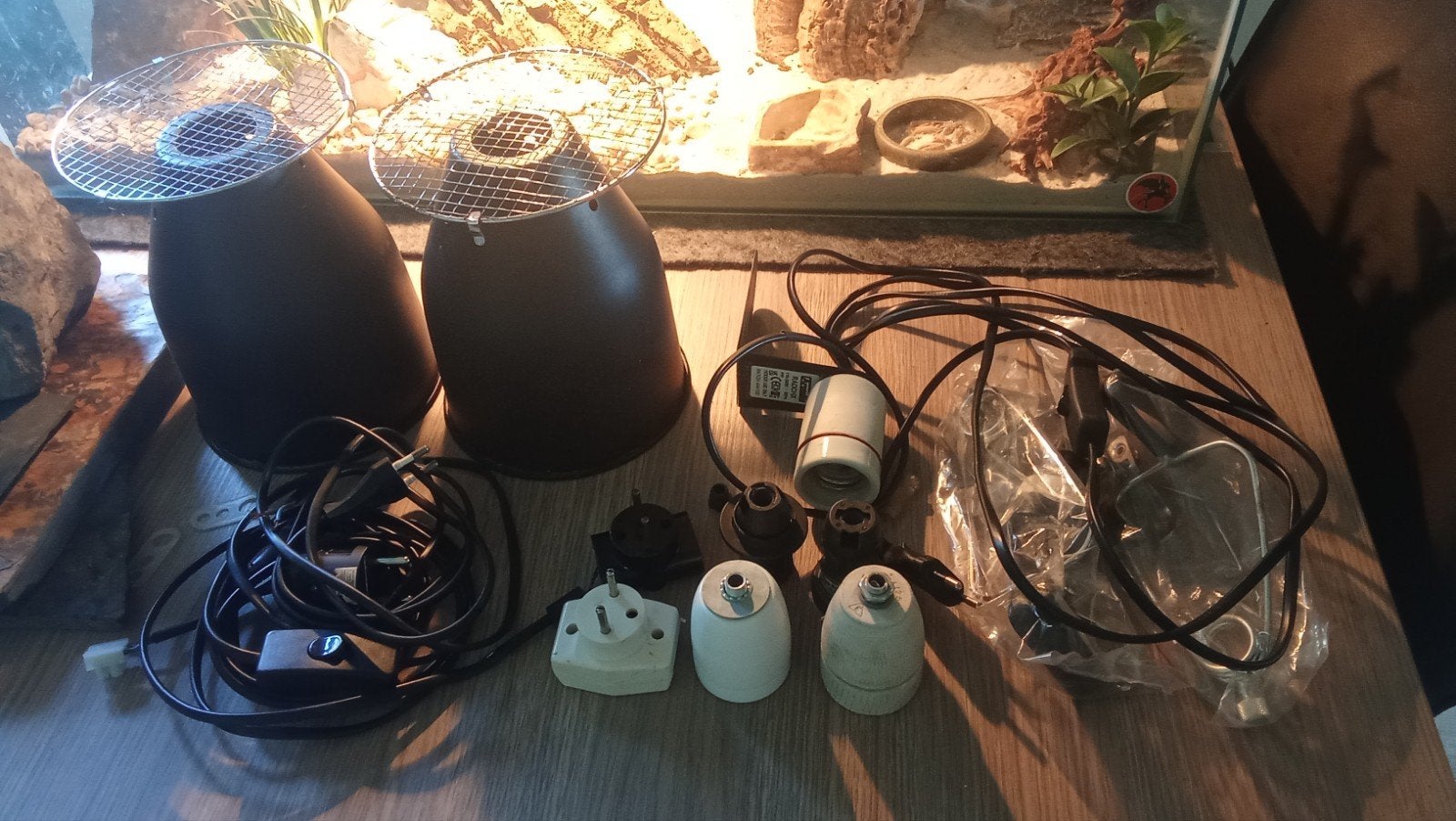 Keramische fittingen, snoeren, lampenkappen voor terraria, Huis en Inrichting, Gebruikt, Zwart, E27 (groot), Steen/keramiek