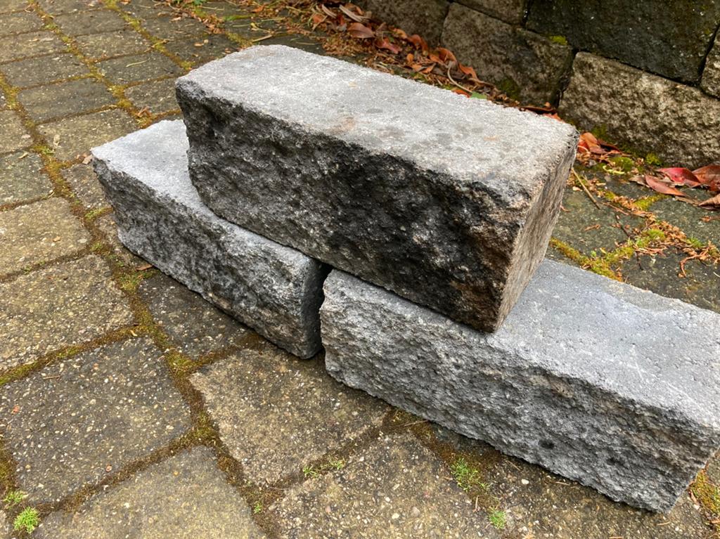 9x wallblock split beton - grijs (restpartij), Ophalen, Zo goed als nieuw, Minder dan 100 cm, Minder dan 25 cm