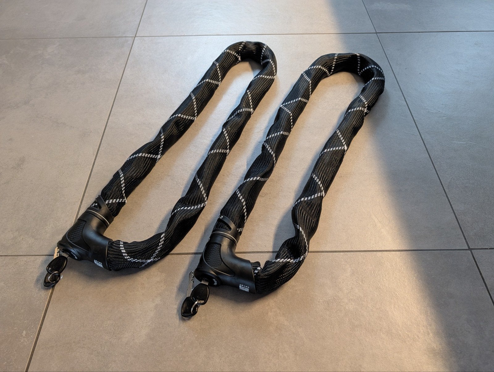 2 ABUS Iven 8210 kettingsloten - Zo goed als nieuw, Fietsen en Brommers, Fietsaccessoires | Fietssloten, Ophalen, Zo goed als nieuw