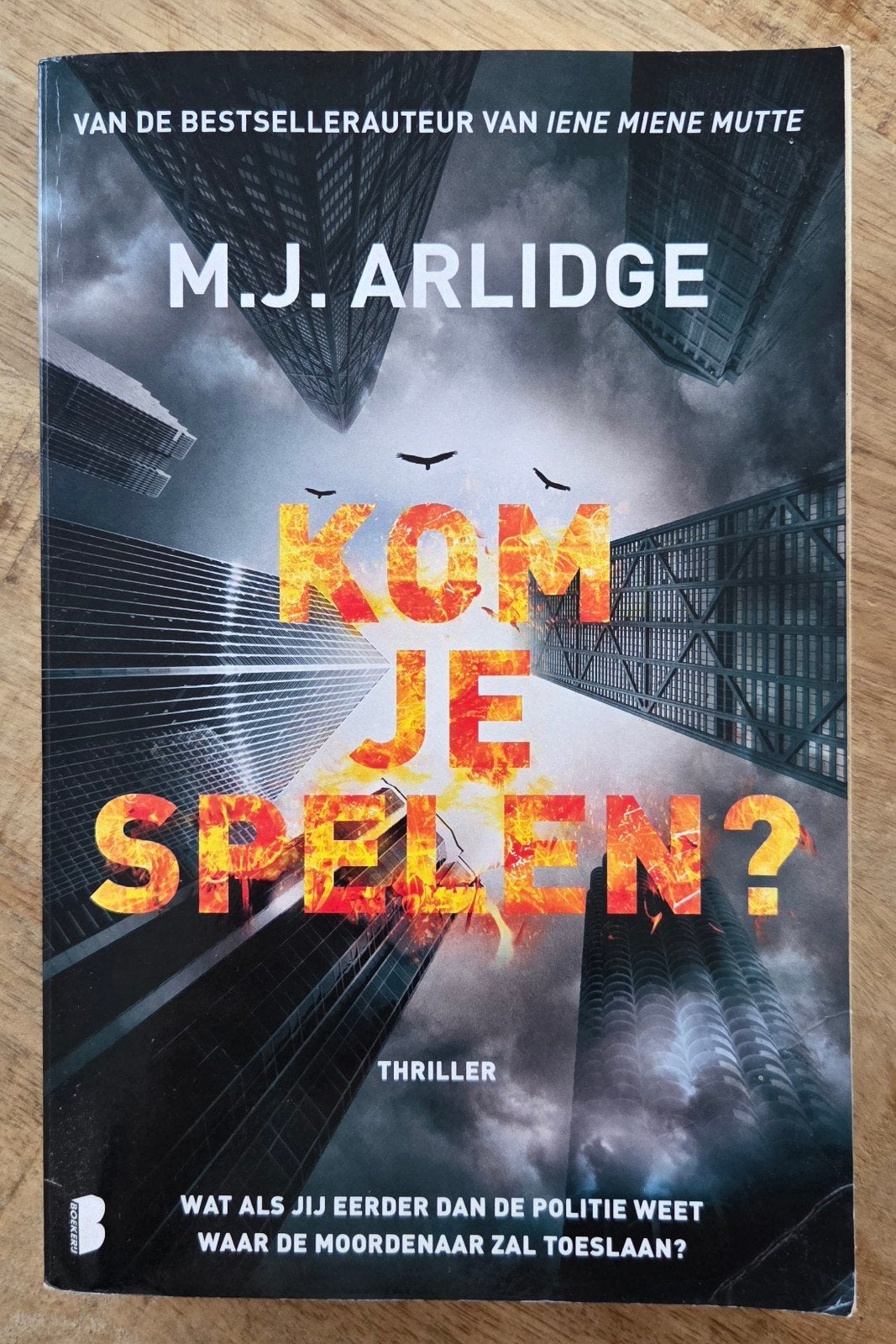 M.J. Arlidge  - Kom je spelen?, Ophalen of Verzenden, Gelezen, M.J. Arlidge