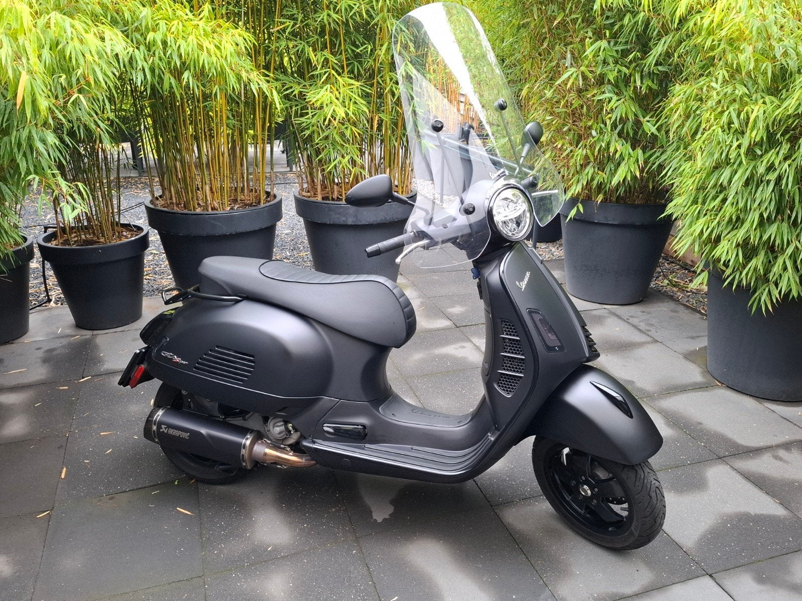 Vespa GTS 300 HPE Super Notte mat zwart Akrapovic, Scooter, 300 cc, ABS, Motorrijbewijs A