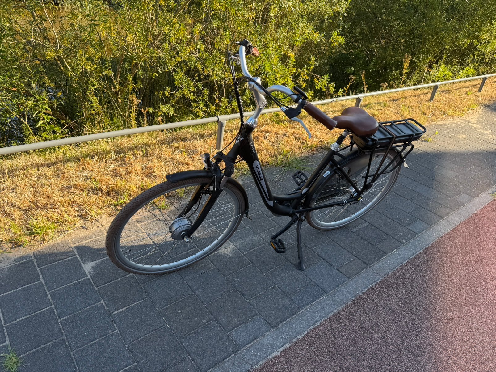 Vogue elektrische fiets zo goed als nieuw,Accu en motor %100, Ophalen, Zo goed als nieuw