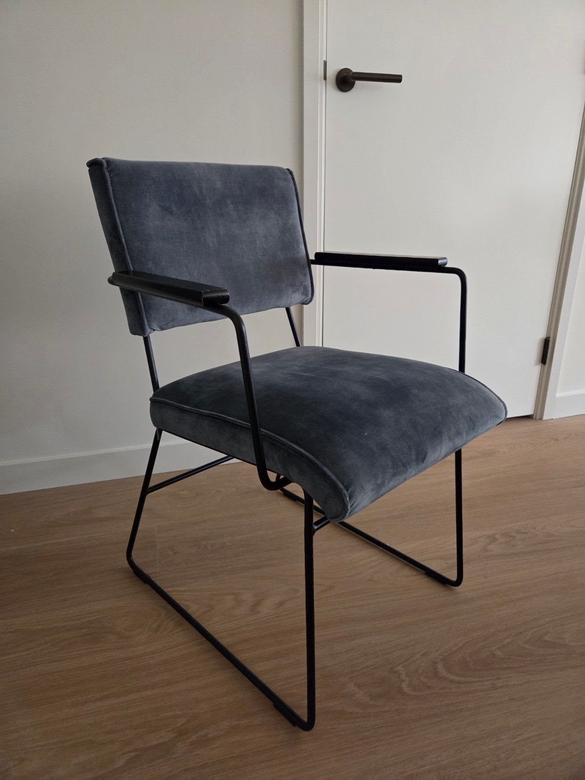 4 eetkamerstoelen met armleuningen, Ophalen, Gebruikt, Modern, Industrieel, Blauw