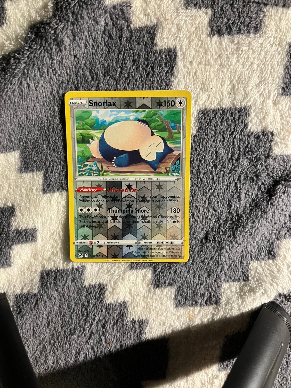 Holo Pokémon Kaart Snorlax 143/196 - Goede Staat, Ophalen of Verzenden, Zo goed als nieuw, Losse kaart, Foil