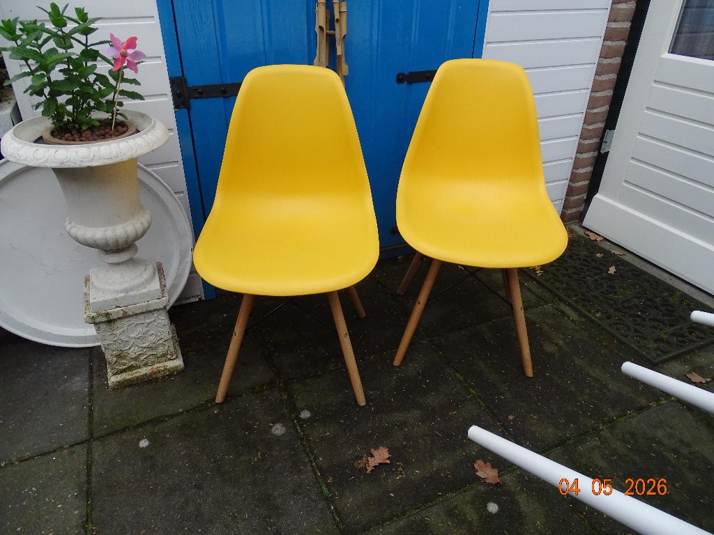 2 GELE IKEA KUIPSTOELTJES VOLWASSENEN-BIEDEN-EETKAMERSTOEL, Huis en Inrichting, Stoelen, Ophalen, Kunststof, Twee, Overige kleuren