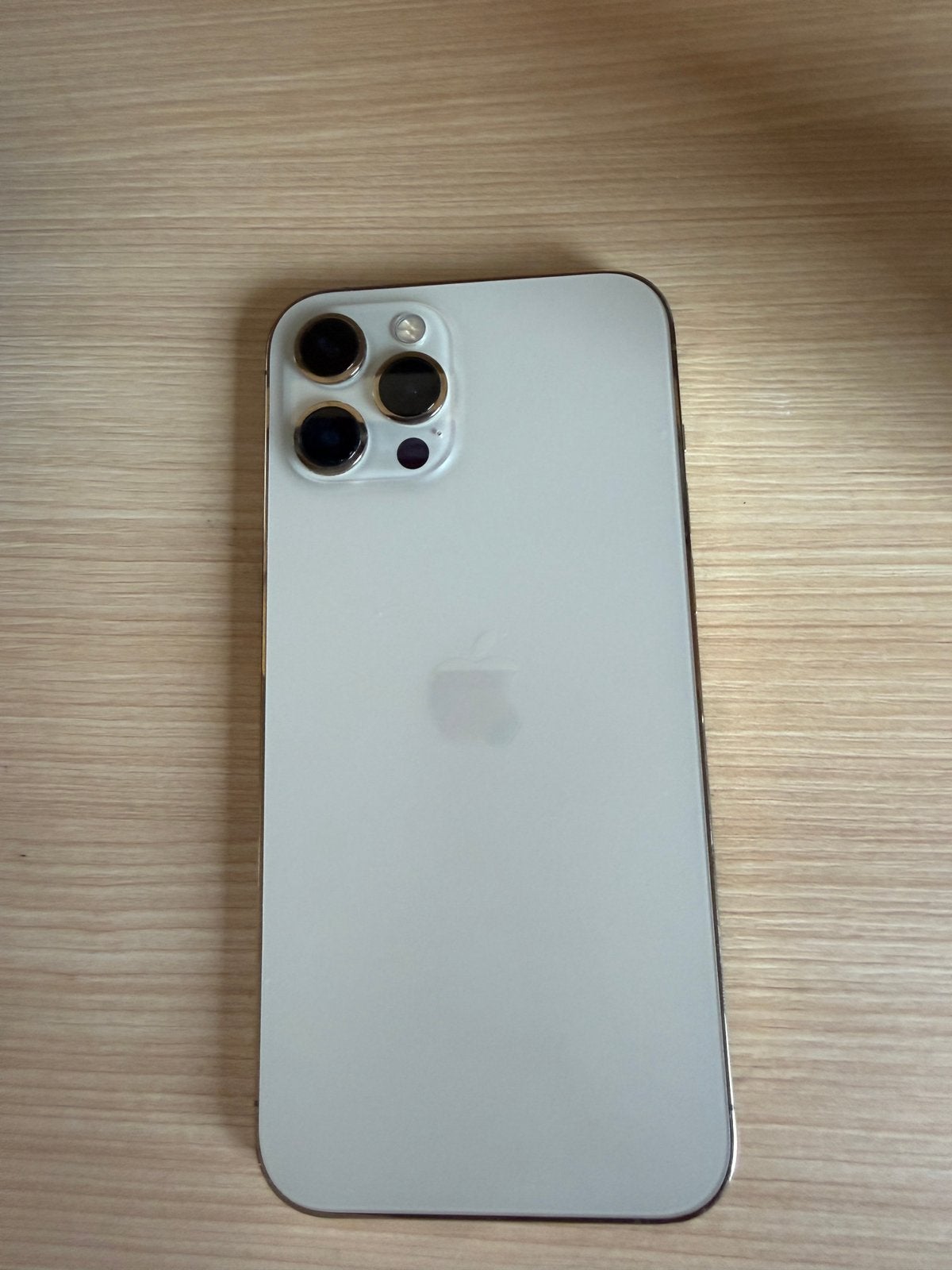 Iphone 12 pro max gold, Telecommunicatie, Mobiele telefoons | Apple iPhone, Ophalen, 78 %, IPhone 12 Pro Max, Goud