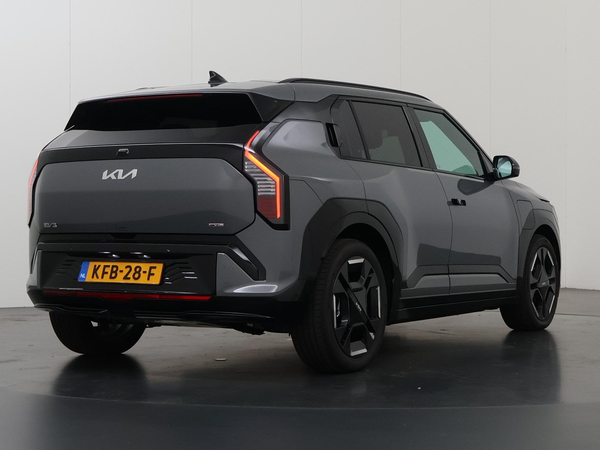 Kia EV3 GT-Line Business Edition 81.4 kWh | 19" lichtmetalen, Auto's, Kia, 510 min, Zwart, Origineel Nederlands, 204 pk