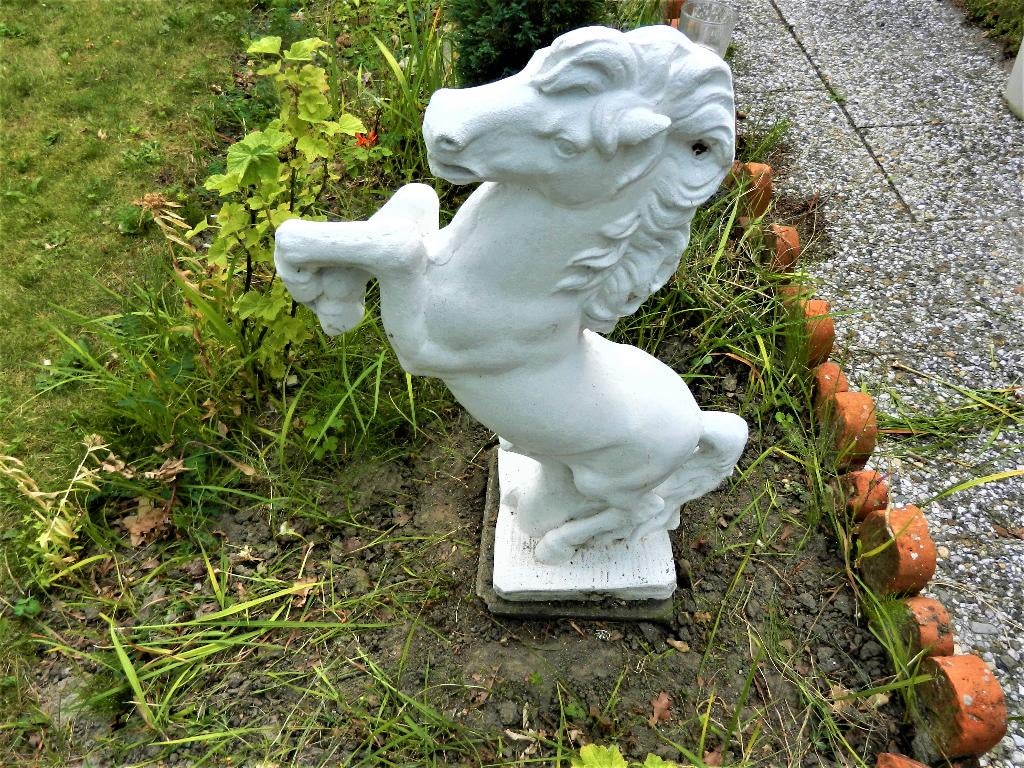 betonnen paard, Ophalen of Verzenden, Gebruikt, Beton, Dierenbeeld