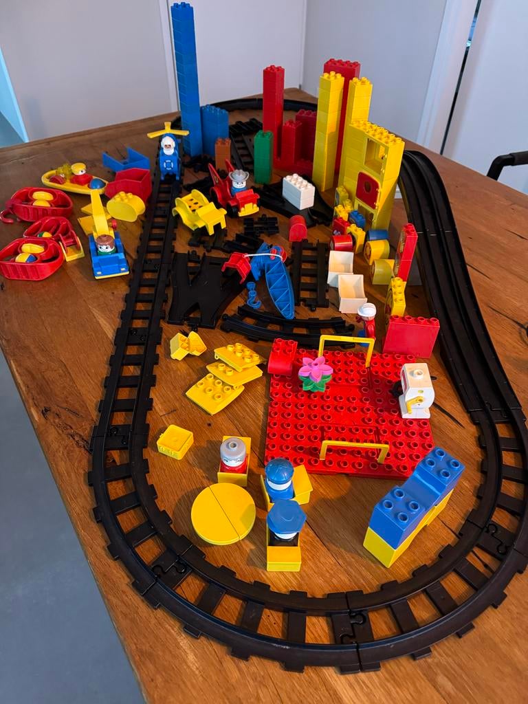 Grote Duplo set met treinbaan, voertuigen en blokken, Kinderen en Baby's, Speelgoed | Duplo en Lego, Ophalen of Verzenden, Gebruikt