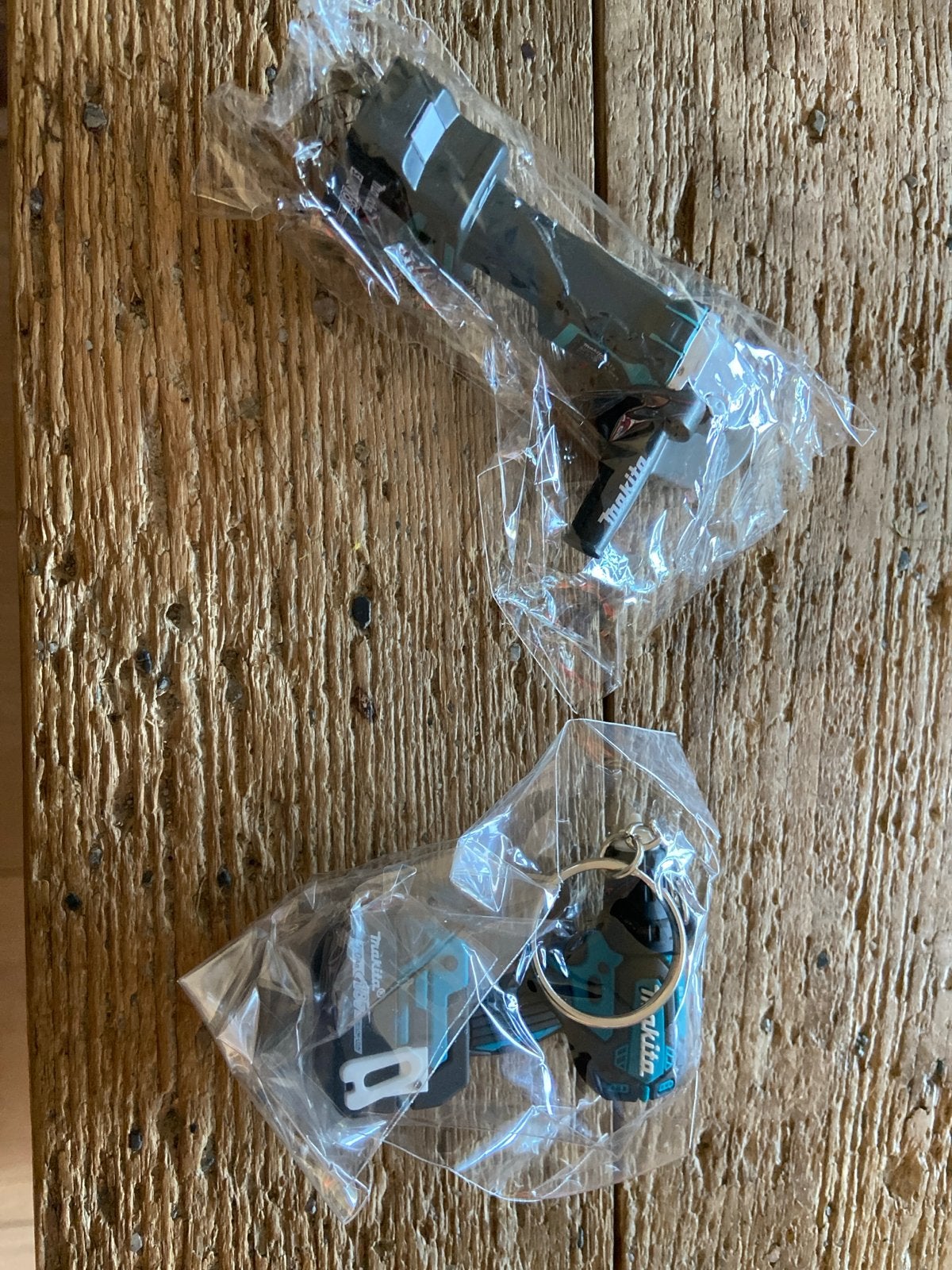 Makita sleutelhanger (accutol) en koelkastmagneet (slijptol), Ophalen of Verzenden, Nieuw, Merk