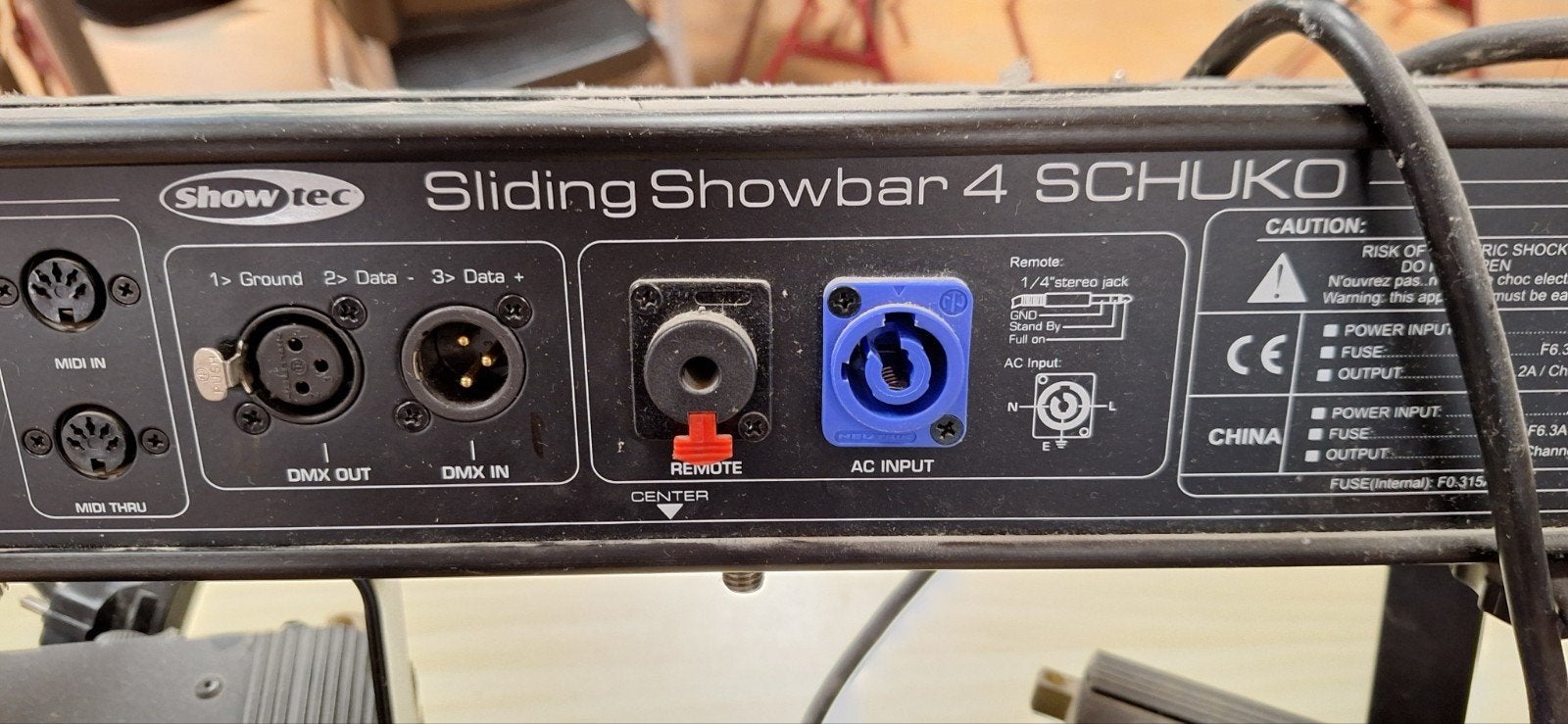 2 x Showtec Sliding Showbar 4 SCHUKO met 4 DTS spots, Ophalen, Gebruikt