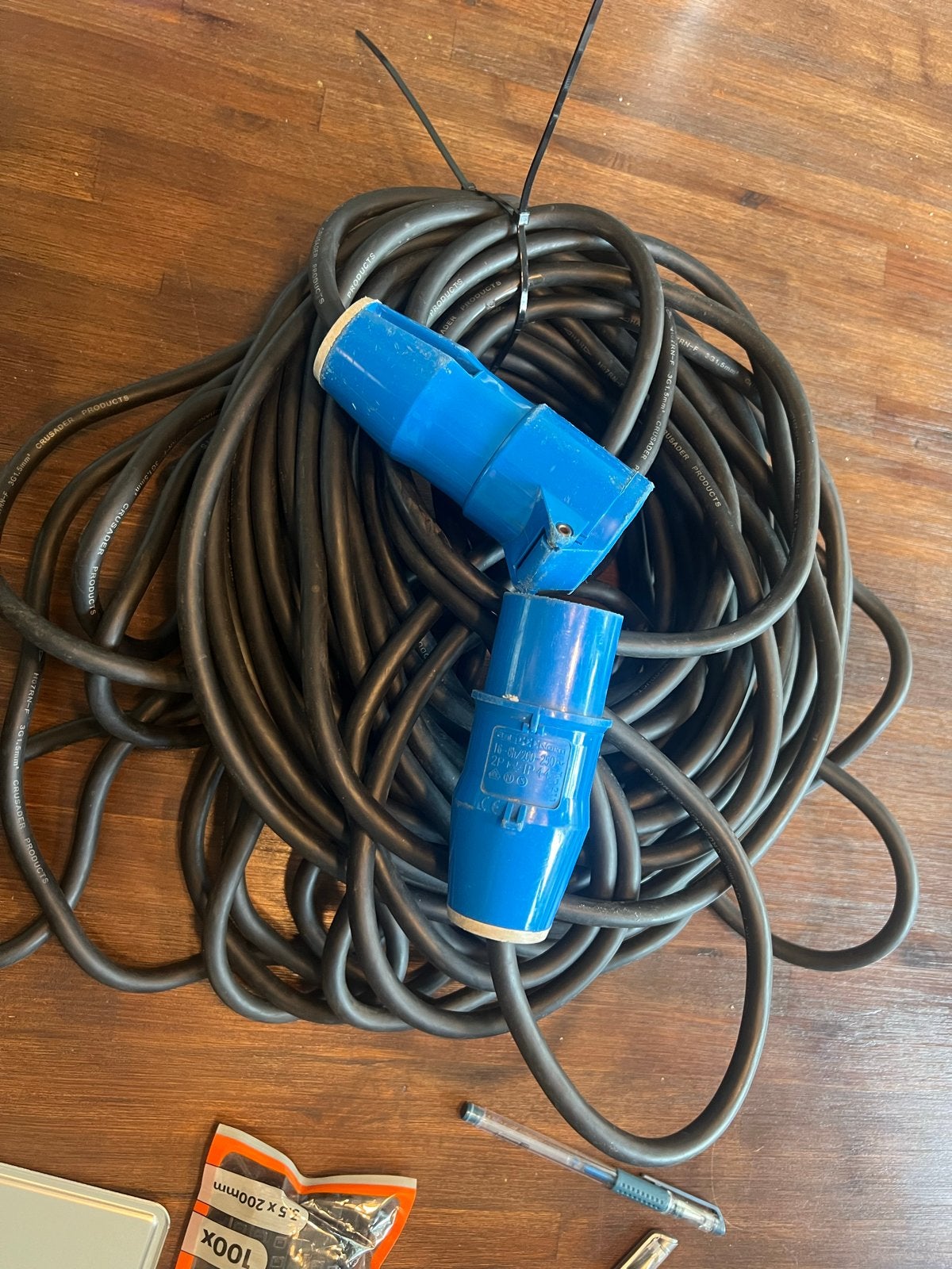 Caravan / tent CEE kabel 30m met 2 verloopstekkers, Ophalen, Gebruikt