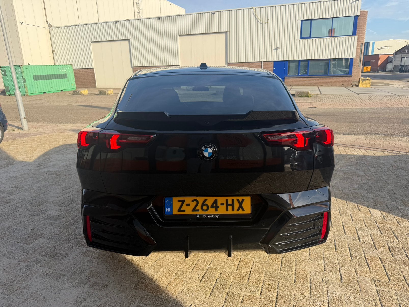 Origineel Nederlands BMW X2 Sdrive20i 150pk Aut 2024 Zwart, Auto's, X2, 1800 kg, 156 pk, Zwart