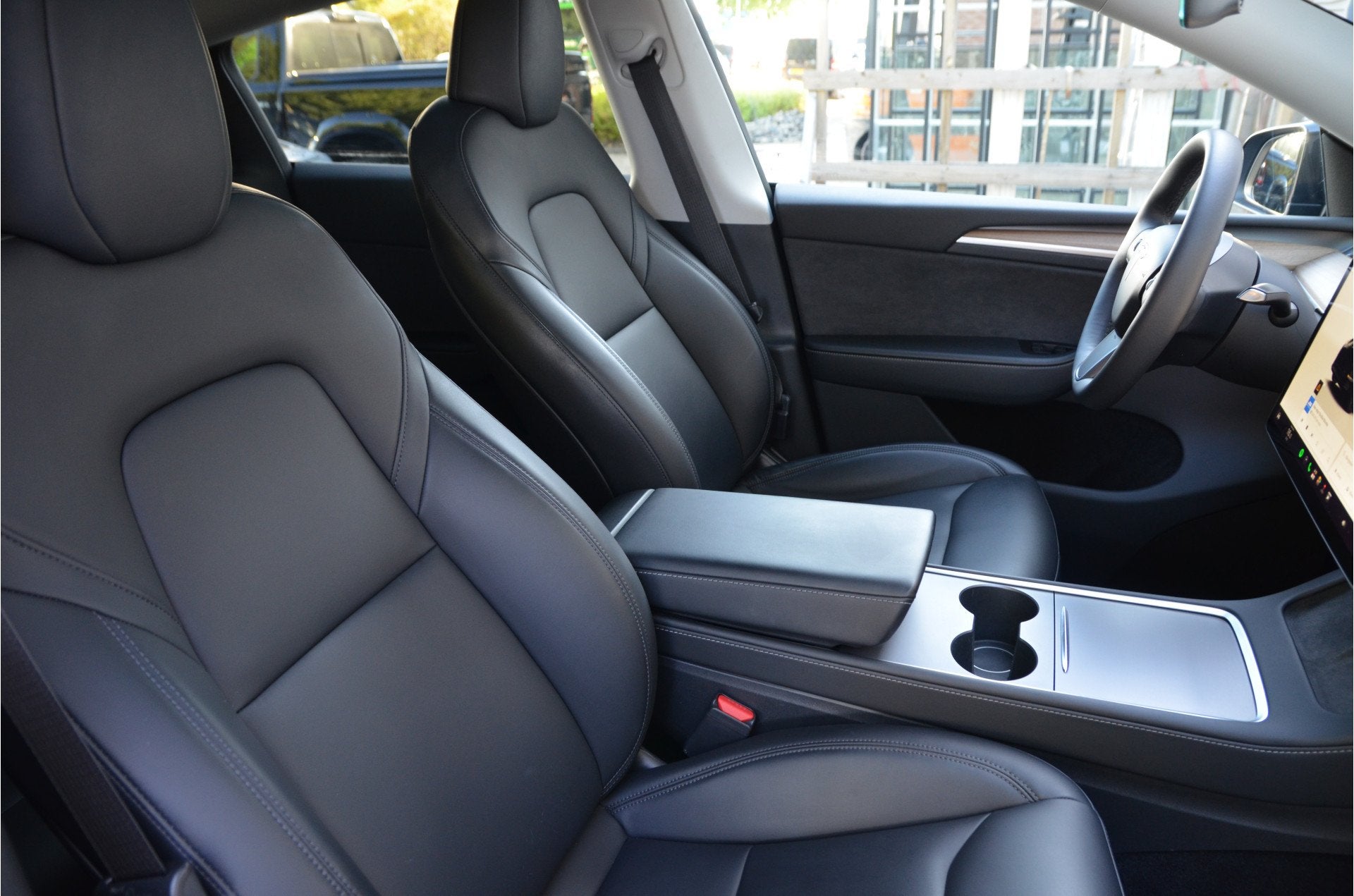 Tesla Model Y Long Range AWD 75 kWh Trekhaak (1.600kg) AutoP, Auto's, Automaat, Gebruikt, Zwart, Leder