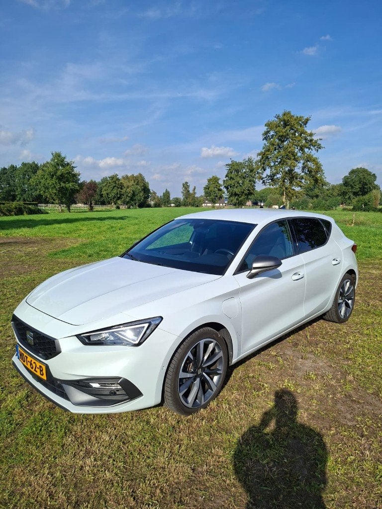 SEAT Leon 1.4 e-Hybrid FR | Automaat | ACC | APK 2028, Auto's, Zwart, Leon, Wit, Plug-in hybride