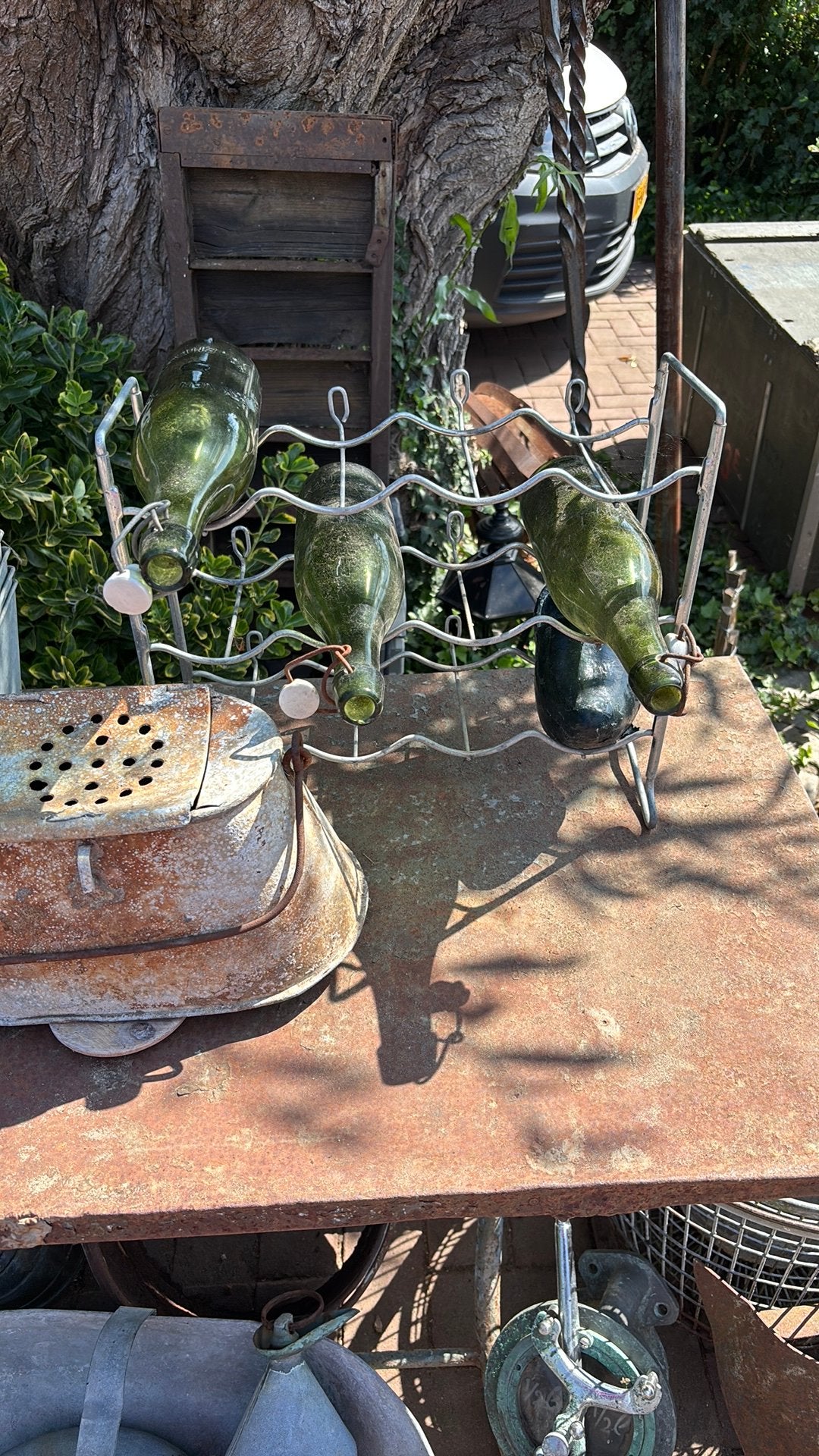 Oud flessenrek met 3 flessen., Antiek en Kunst, Curiosa en Brocante, Ophalen of Verzenden