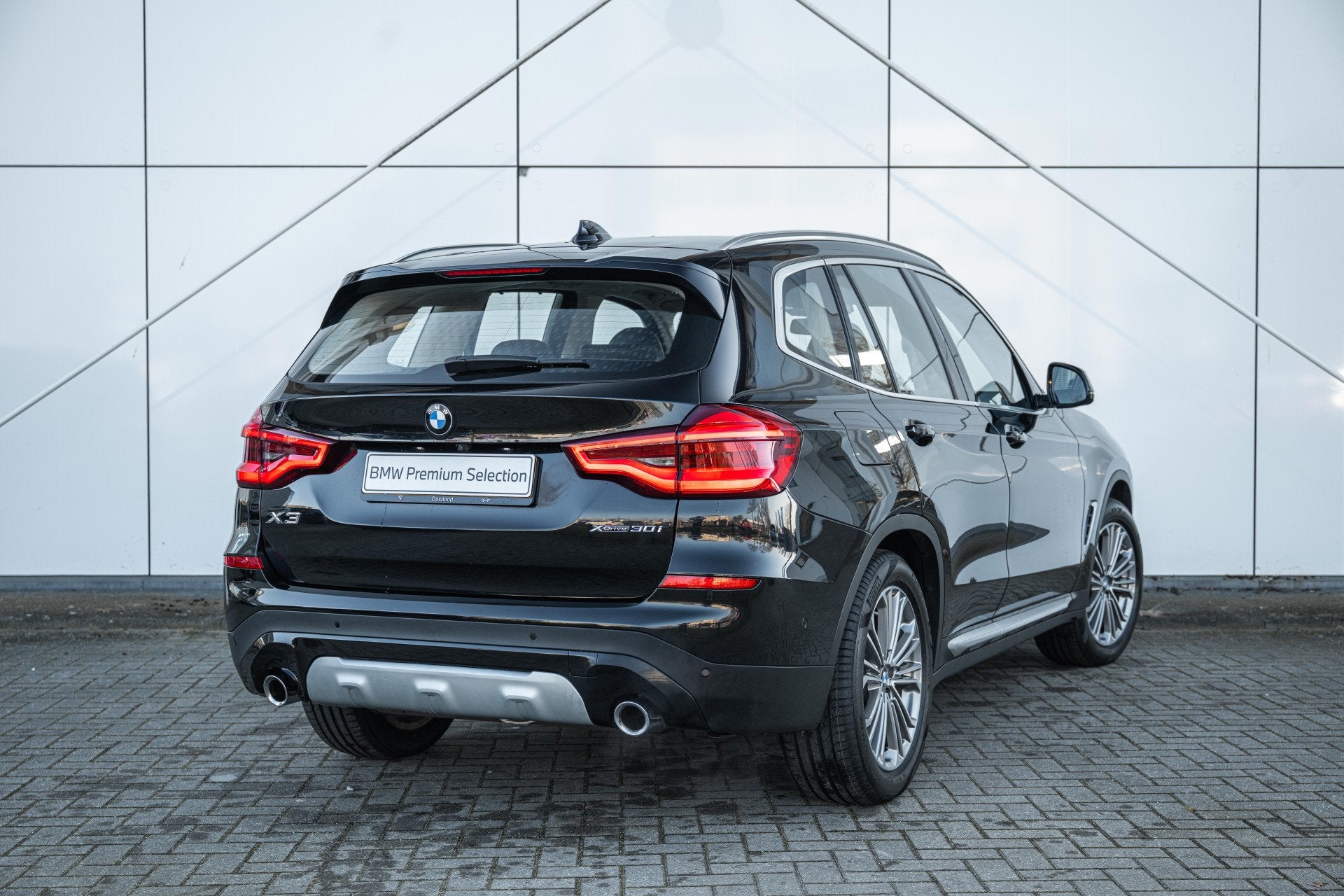BMW X3 xDrive30i High Executive xLine Automaat / Trekhaak /, Gebruikt, 4 cilinders, Zwart, Leder