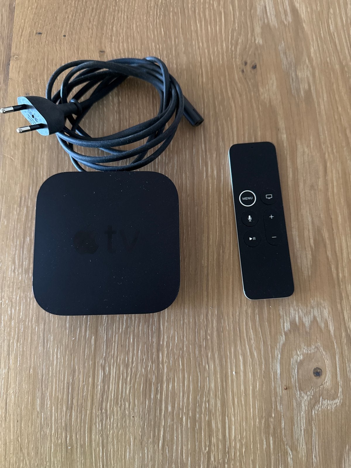 Apple TV 4K 32 GB met afstandsbediening,, Audio, Tv en Foto, Mediaspelers, Ophalen, Zo goed als nieuw, HDMI, Zonder harde schijf