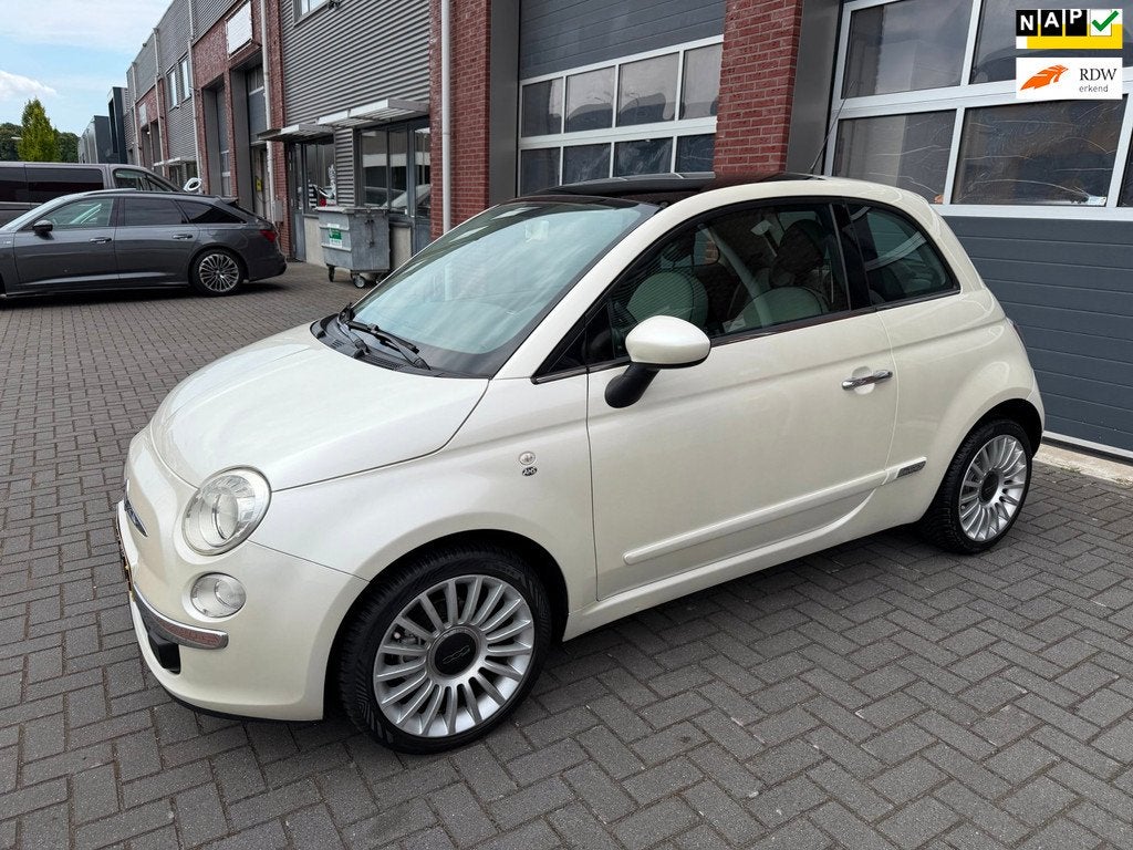 Fiat 500 1.2 Lounge Automaat Panoramadak Parelmoer 16inch, Auto's, Fiat, Euro 5, Gebruikt, 1242 cc, Origineel Nederlands
