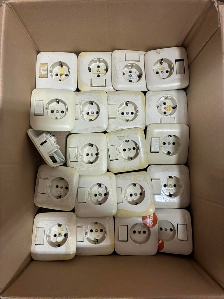 16x busch jaeger inbouw combinatie gebruikt, Doe-het-zelf en Verbouw, Gebruikt, ., Ophalen of Verzenden, Schakelaar
