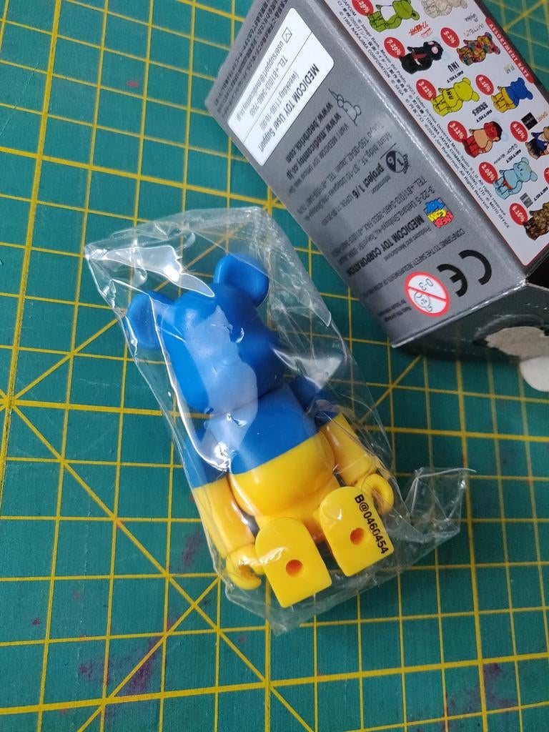 Bearbrick 100% Series 46 Flag Ukraine, Ophalen of Verzenden