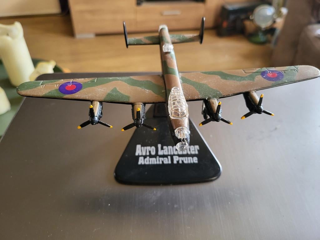 Avro Lancaster metalen displaymodel 1/144, Hobby en Vrije tijd, Modelbouw | Vliegtuigen en Helikopters, Overige merken, 1:72 tot 1:144