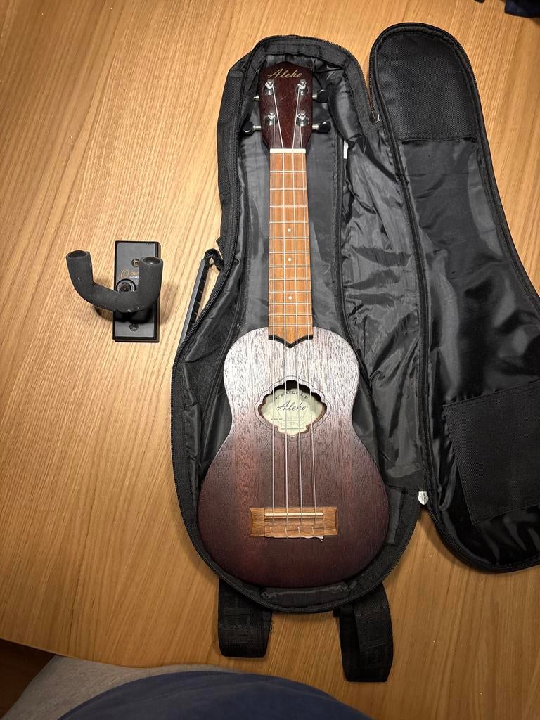 Aloha Ukelele met Muurhouder - Zo Goed Als Nieuw, Ophalen, Zo goed als nieuw, Ukelele