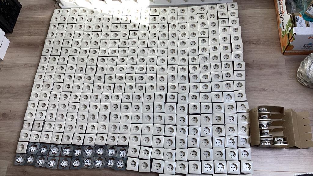 PEHA SCHAKELMATERIAAL crème, wit 25% korting, Peha, Nieuw, Ophalen of Verzenden, Stopcontact