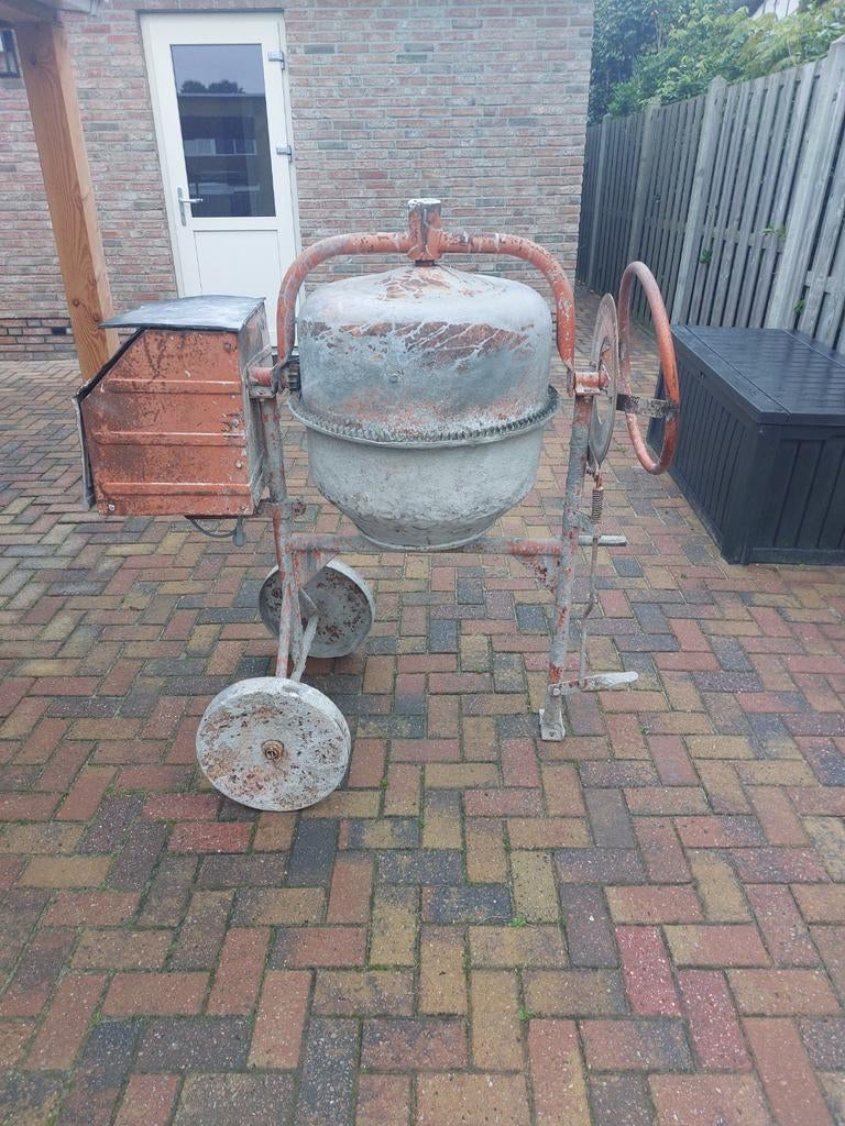 Betonmolen te huur - Klazienaveen, Doe-het-zelf en Verbouw, Betonmolens, Ophalen, Zo goed als nieuw