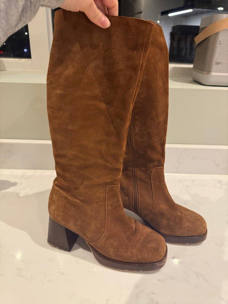 Jonak suède laarzen maat 38, Kleding | Dames, Schoenen, Hoge laarzen, Bruin, Ophalen of Verzenden, Jonak