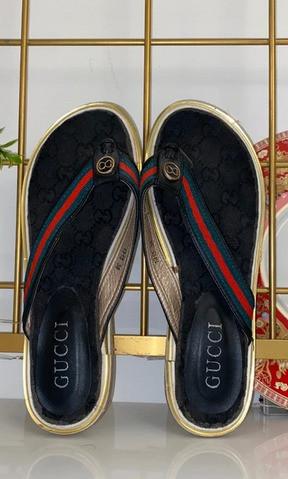 Teenslippers, maat 39, zwart, goud, rood, groen, Ophalen of Verzenden, Gedragen, Rood, Sandalen of Muiltjes