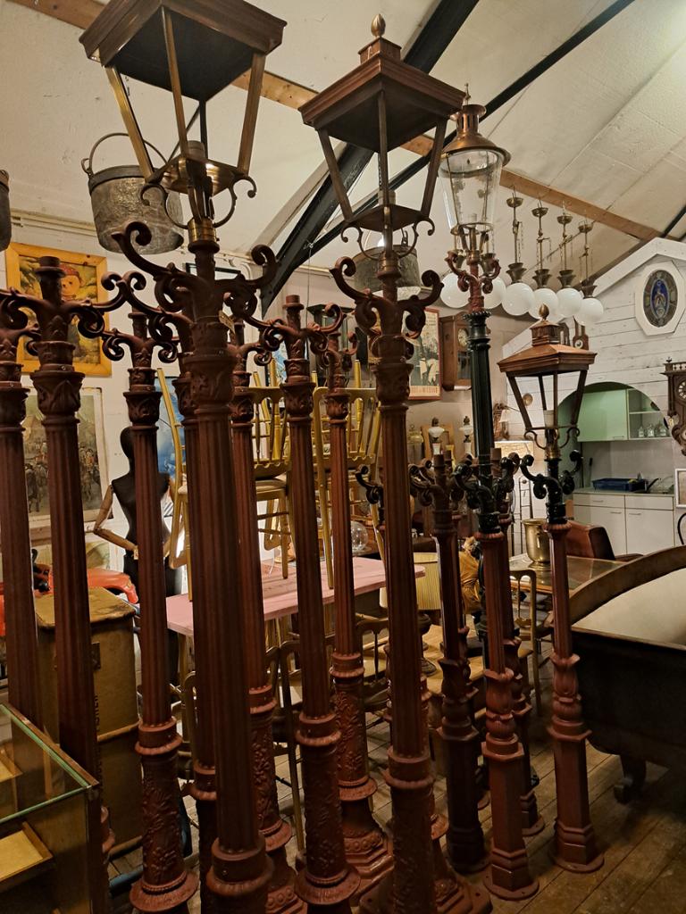 Klassiek of antiek model lantaarnpaal gietijzer koperen kap, Ophalen, Gebruikt, Staande lamp, Netvoeding
