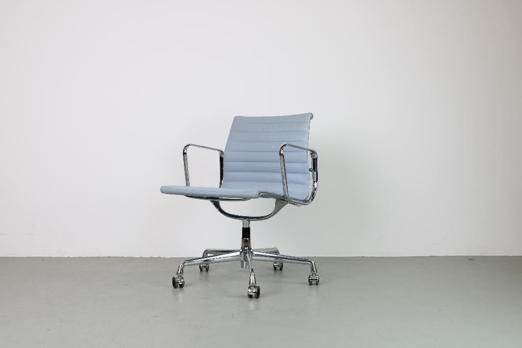 Vitra Eames bureaustoel, Ice blue, Huis en Inrichting, Bureaustoelen, Gebruikt, Bureaustoel, Blauw, Ophalen