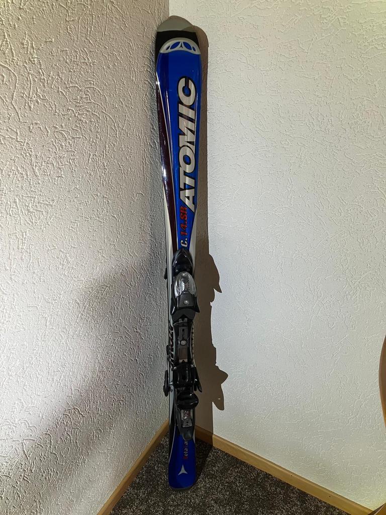 Ski Atomic lengte 140 cm, Ophalen, 140 tot 160 cm, Zo goed als nieuw, Carve