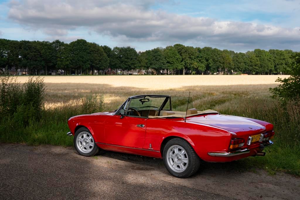 Fiat 124 Spider Pininfarina Wegenbelasting vrij, Achterwielaandrijving, Beige, Cabriolet, Leder